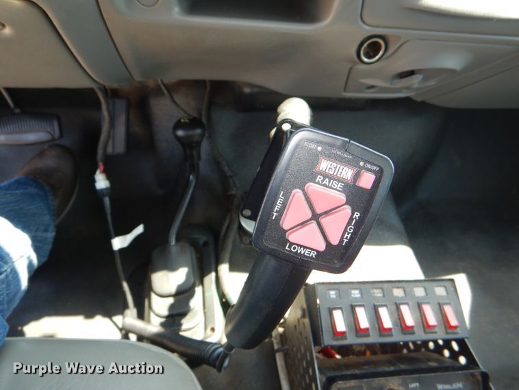 image for item DG4823 2002 Ford F350 Super Duty XL pickup truck