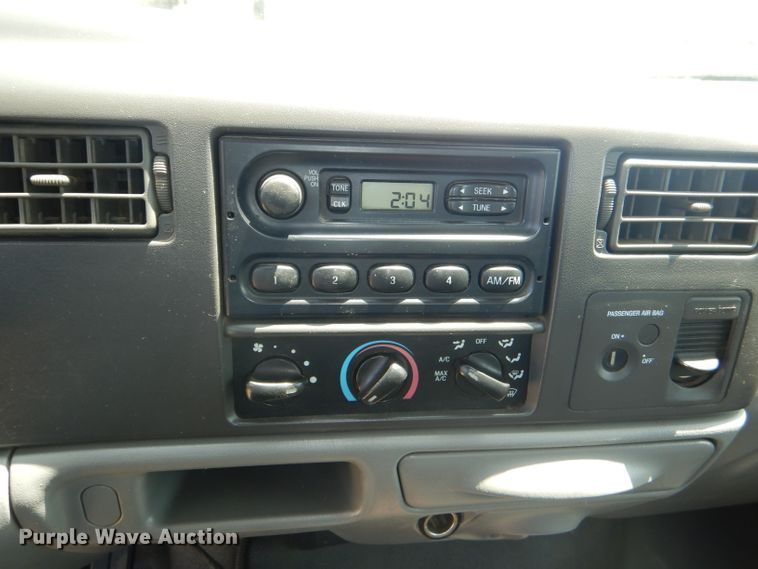 image for item DG4823 2002 Ford F350 Super Duty XL pickup truck