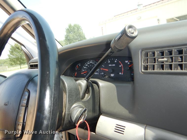 image for item DG4823 2002 Ford F350 Super Duty XL pickup truck