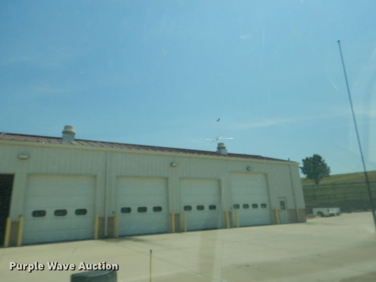 image for item DG4823 2002 Ford F350 Super Duty XL pickup truck