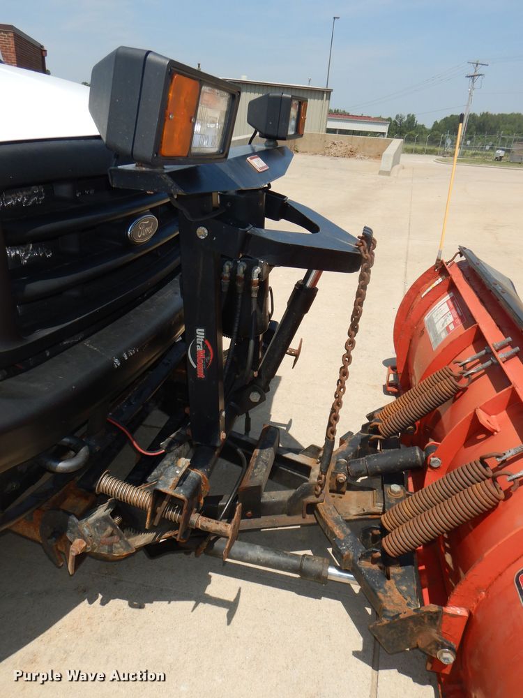 image for item DG4823 2002 Ford F350 Super Duty XL pickup truck