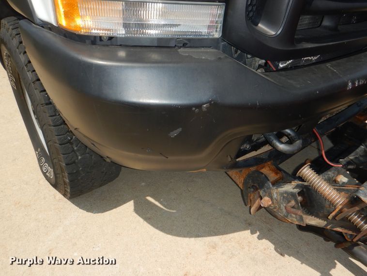 image for item DG4823 2002 Ford F350 Super Duty XL pickup truck