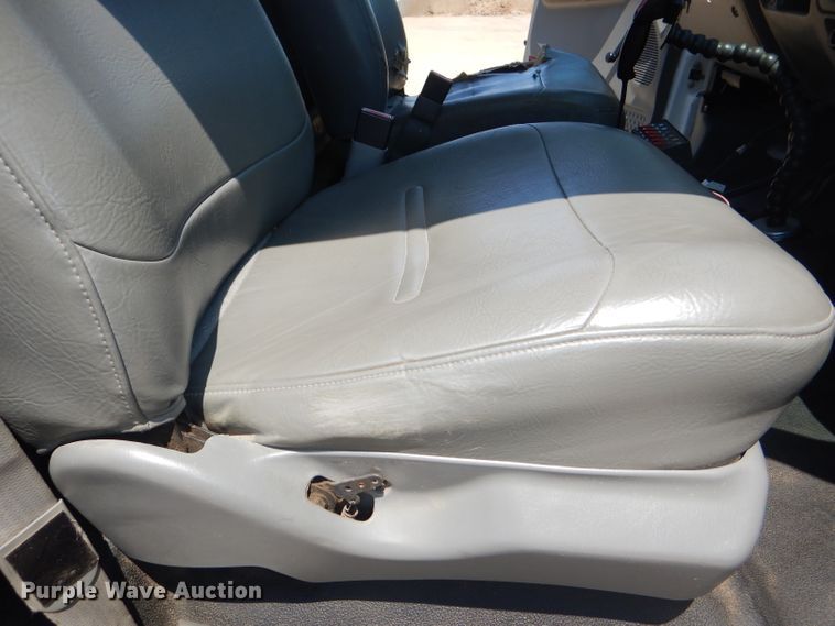 image for item DG4823 2002 Ford F350 Super Duty XL pickup truck