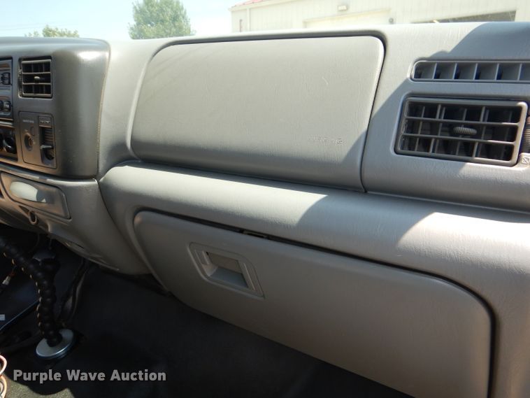 image for item DG4823 2002 Ford F350 Super Duty XL pickup truck