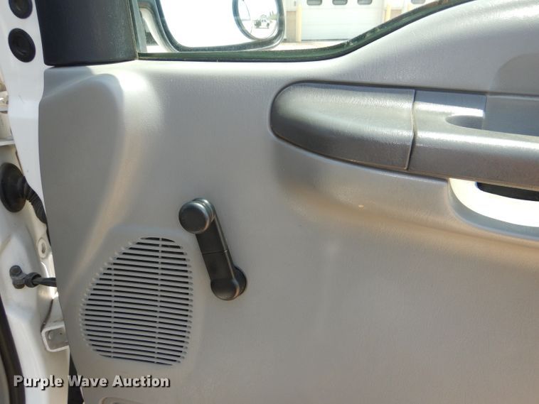 image for item DG4823 2002 Ford F350 Super Duty XL pickup truck