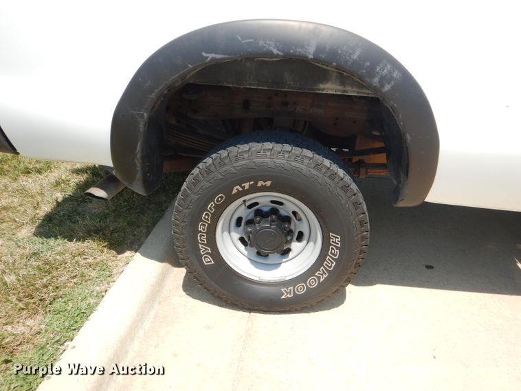 image for item DG4823 2002 Ford F350 Super Duty XL pickup truck