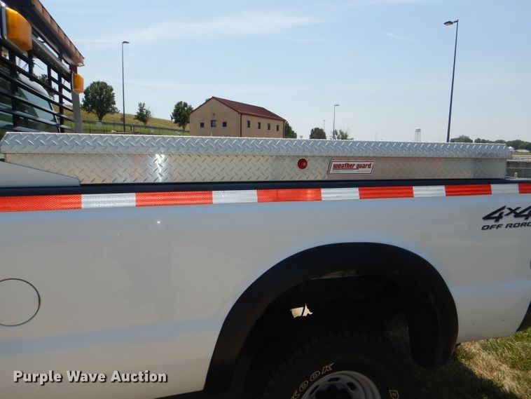 image for item DG4823 2002 Ford F350 Super Duty XL pickup truck