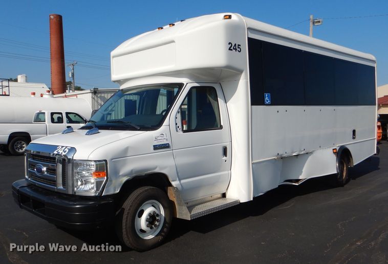 image for item DG4825 2013 Ford Econoline E450 Super Duty Glaval shuttle bus