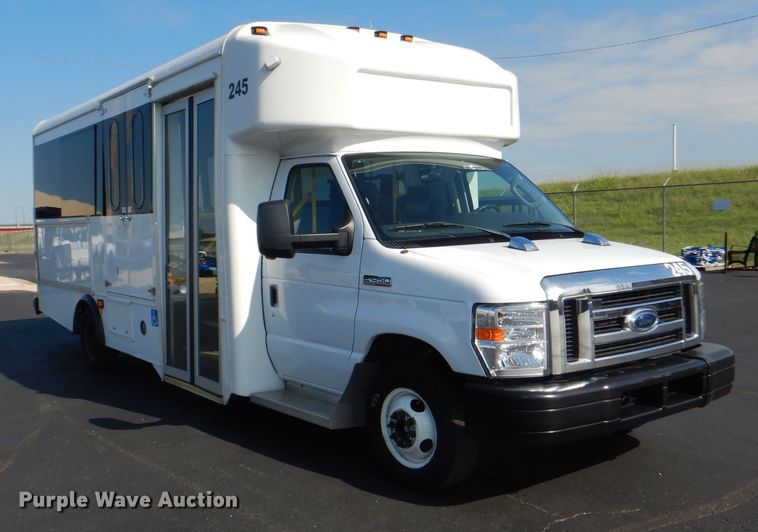 image for item DG4825 2013 Ford Econoline E450 Super Duty Glaval shuttle bus