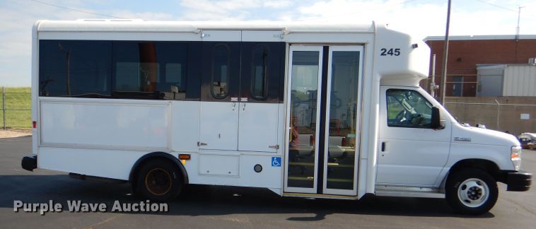 image for item DG4825 2013 Ford Econoline E450 Super Duty Glaval shuttle bus