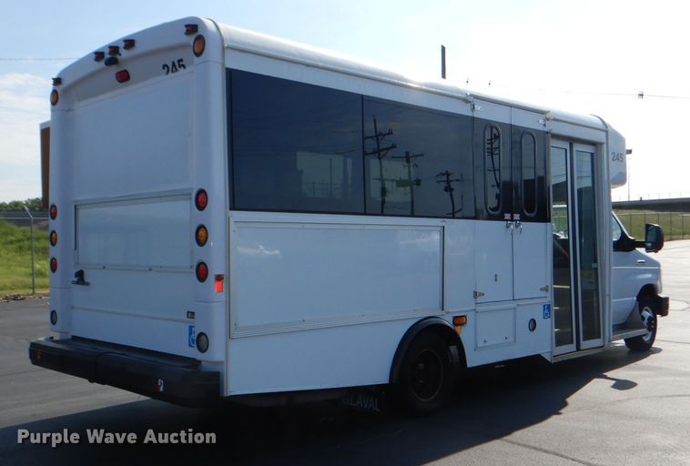 image for item DG4825 2013 Ford Econoline E450 Super Duty Glaval shuttle bus