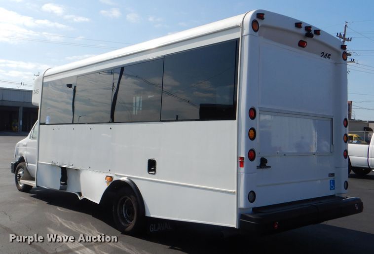 image for item DG4825 2013 Ford Econoline E450 Super Duty Glaval shuttle bus