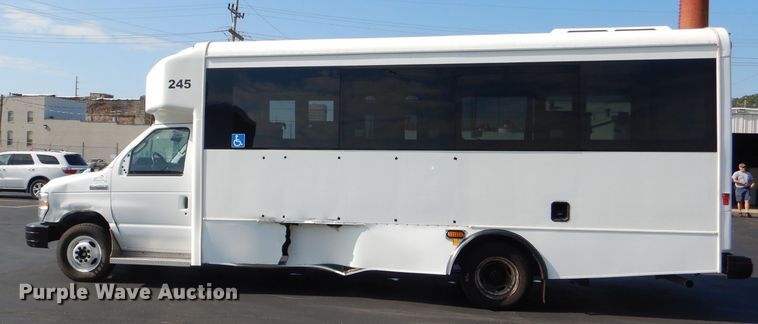 image for item DG4825 2013 Ford Econoline E450 Super Duty Glaval shuttle bus