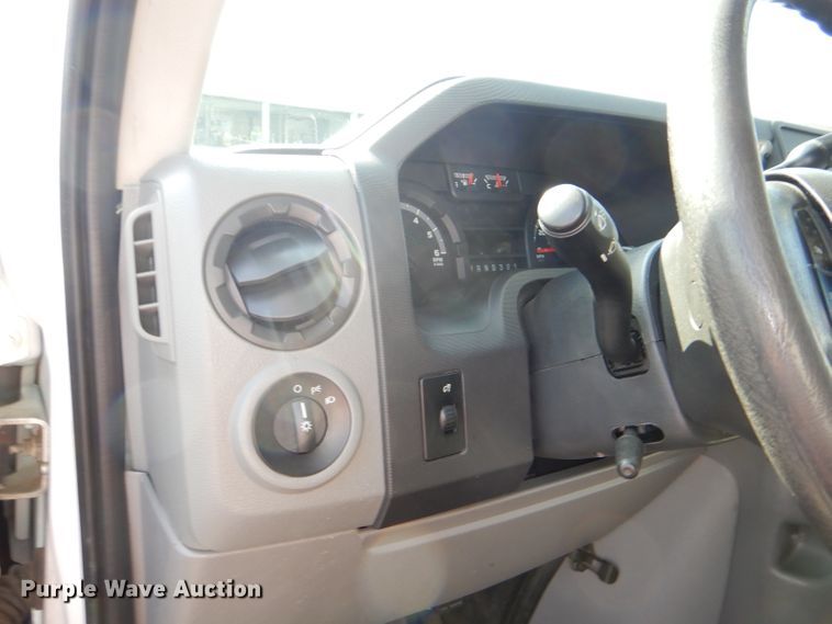 image for item DG4825 2013 Ford Econoline E450 Super Duty Glaval shuttle bus