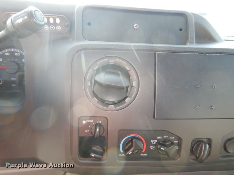 image for item DG4825 2013 Ford Econoline E450 Super Duty Glaval shuttle bus