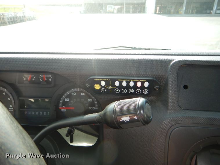 image for item DG4825 2013 Ford Econoline E450 Super Duty Glaval shuttle bus