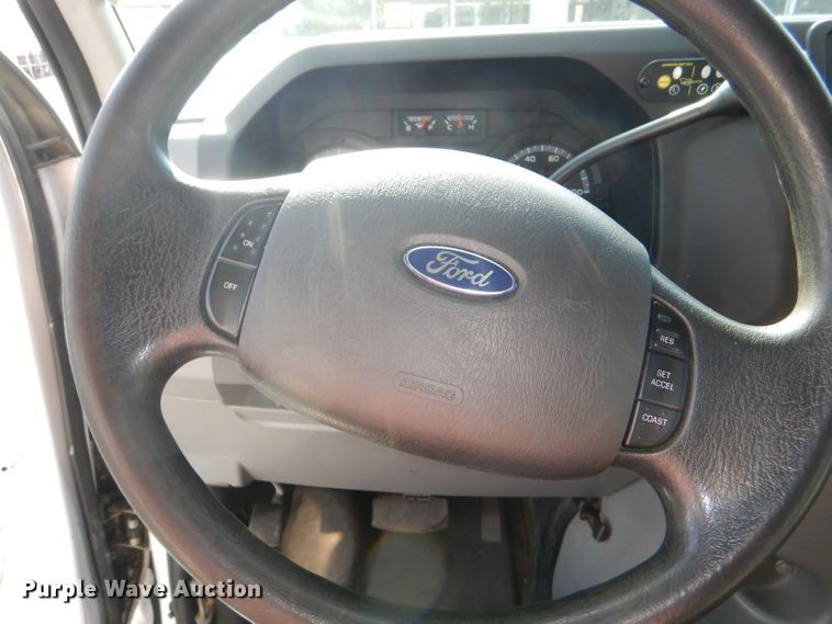 image for item DG4825 2013 Ford Econoline E450 Super Duty Glaval shuttle bus