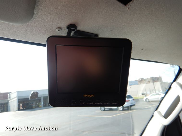 image for item DG4825 2013 Ford Econoline E450 Super Duty Glaval shuttle bus