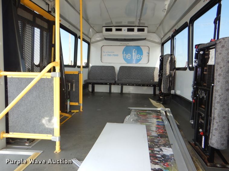 image for item DG4825 2013 Ford Econoline E450 Super Duty Glaval shuttle bus