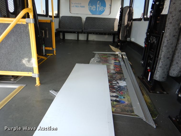 image for item DG4825 2013 Ford Econoline E450 Super Duty Glaval shuttle bus