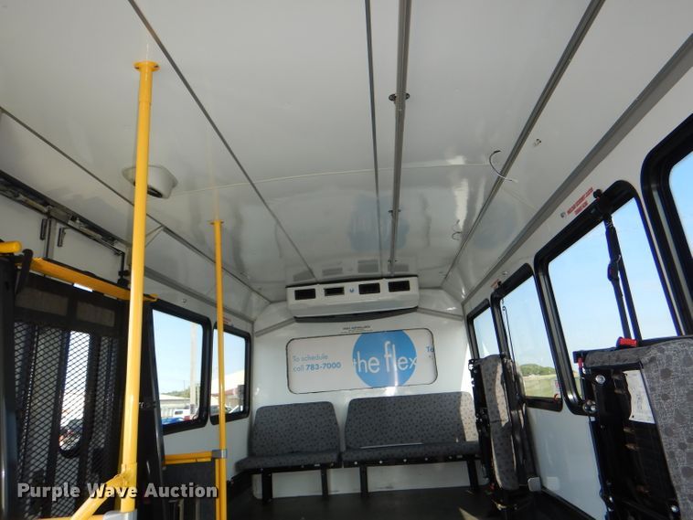 image for item DG4825 2013 Ford Econoline E450 Super Duty Glaval shuttle bus