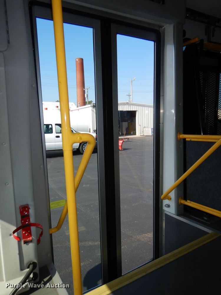 image for item DG4825 2013 Ford Econoline E450 Super Duty Glaval shuttle bus