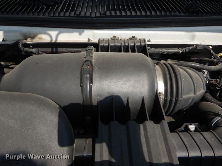 image for item DG4825 2013 Ford Econoline E450 Super Duty Glaval shuttle bus