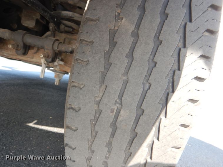 image for item DG4825 2013 Ford Econoline E450 Super Duty Glaval shuttle bus