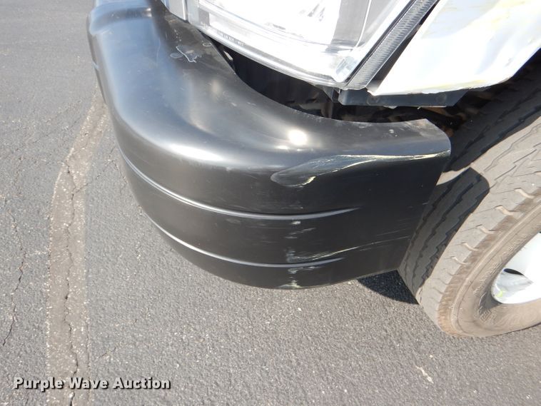 image for item DG4825 2013 Ford Econoline E450 Super Duty Glaval shuttle bus