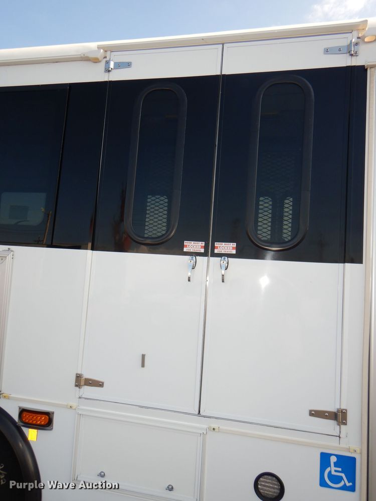 image for item DG4825 2013 Ford Econoline E450 Super Duty Glaval shuttle bus