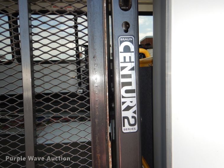 image for item DG4825 2013 Ford Econoline E450 Super Duty Glaval shuttle bus