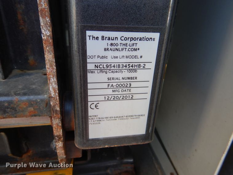 image for item DG4825 2013 Ford Econoline E450 Super Duty Glaval shuttle bus