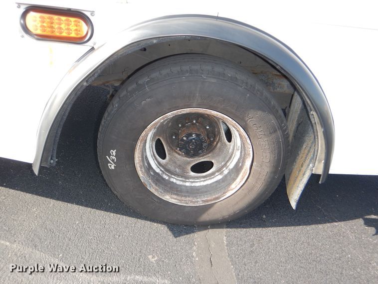 image for item DG4825 2013 Ford Econoline E450 Super Duty Glaval shuttle bus