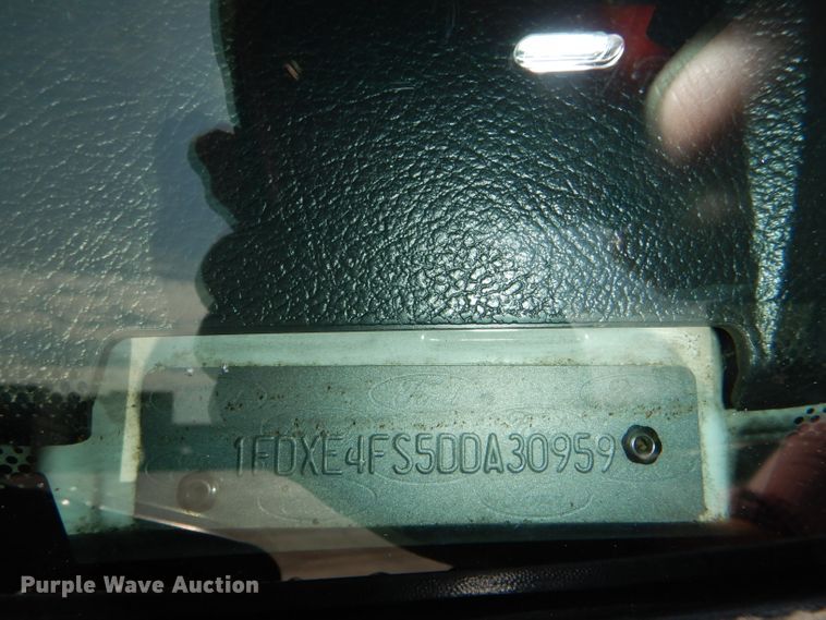 image for item DG4825 2013 Ford Econoline E450 Super Duty Glaval shuttle bus