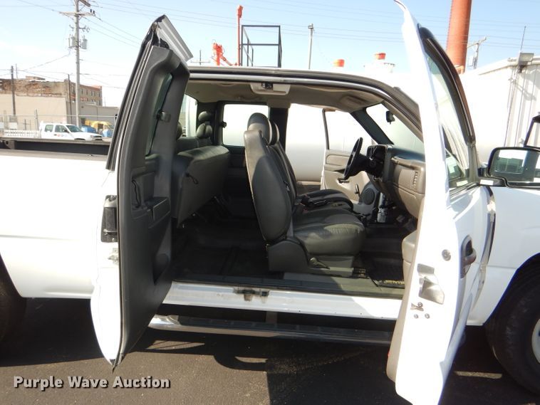 image for item DG4826 2006 GMC Sierra 1500 Ext. Cab pickup truck