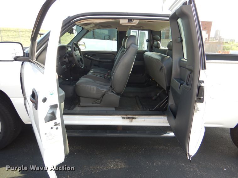 image for item DG4826 2006 GMC Sierra 1500 Ext. Cab pickup truck