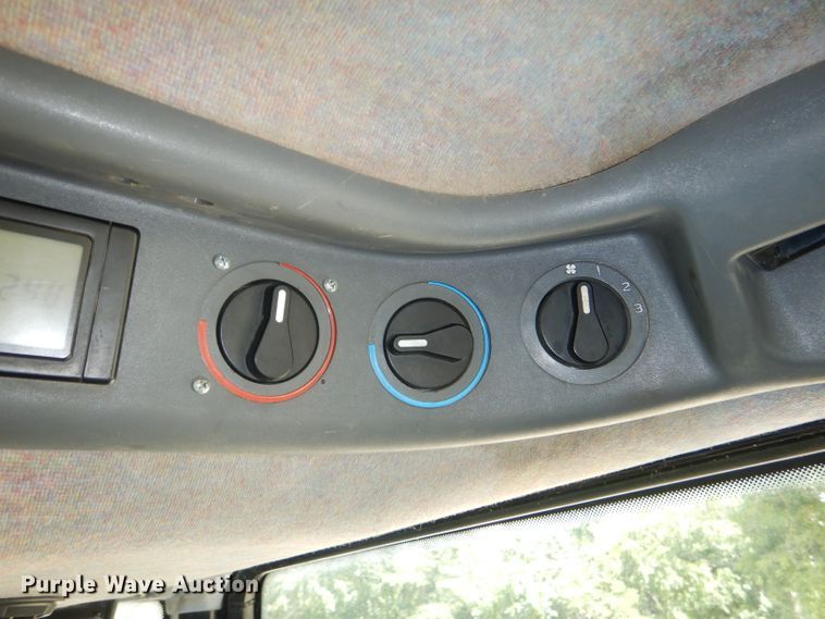 image for item DG4827 1998 New Holland TS100 tractor