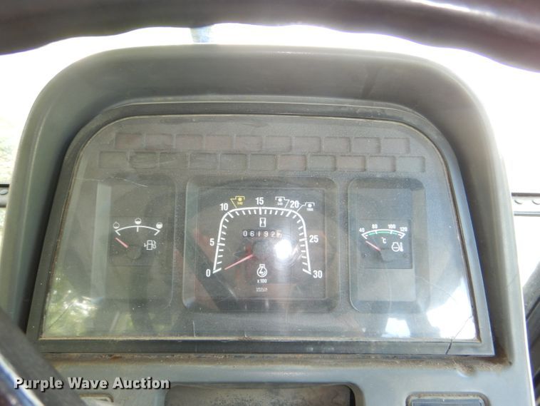 image for item DG4827 1998 New Holland TS100 tractor