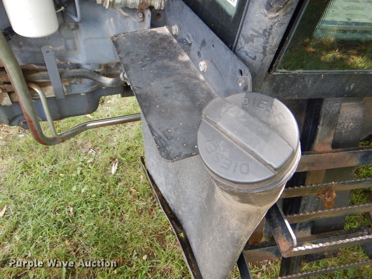 image for item DG4827 1998 New Holland TS100 tractor