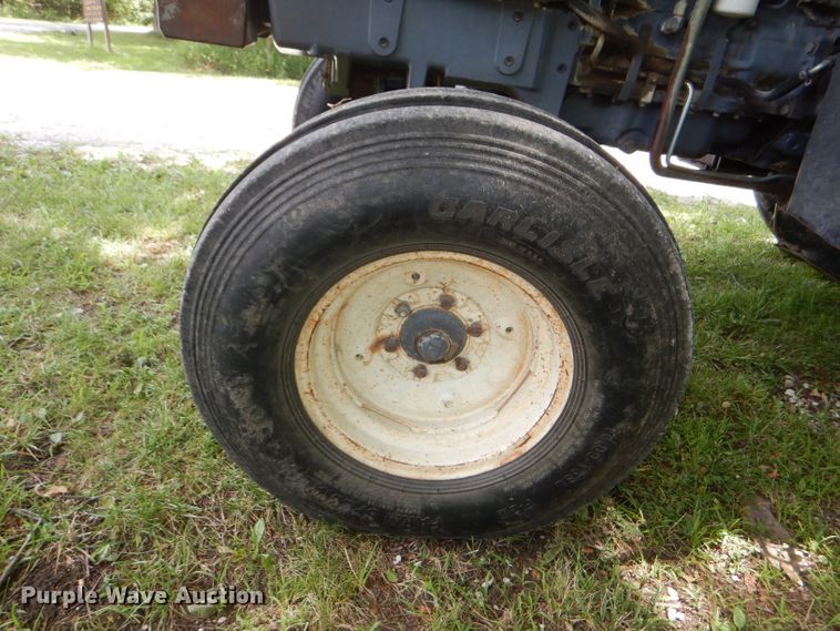 image for item DG4827 1998 New Holland TS100 tractor