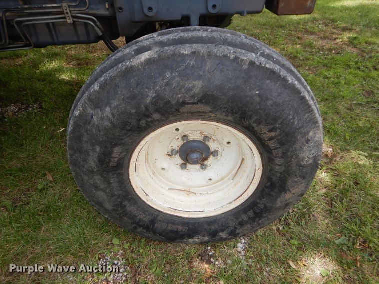 image for item DG4827 1998 New Holland TS100 tractor