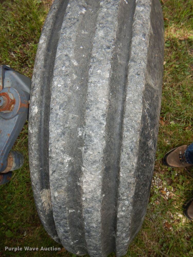 image for item DG4827 1998 New Holland TS100 tractor