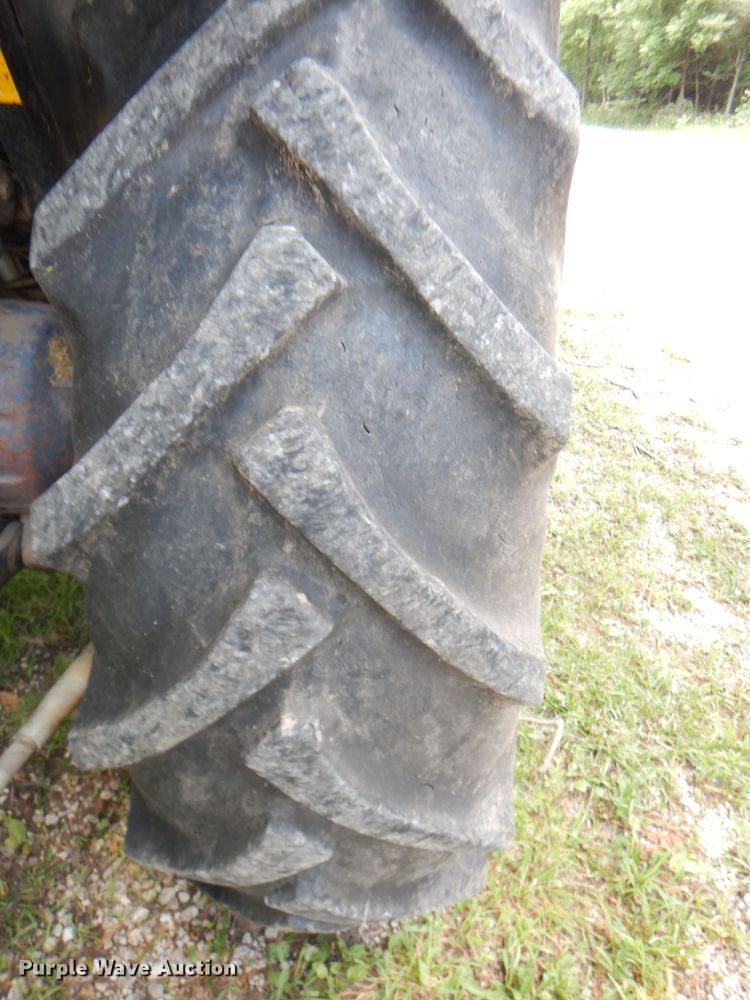 image for item DG4827 1998 New Holland TS100 tractor