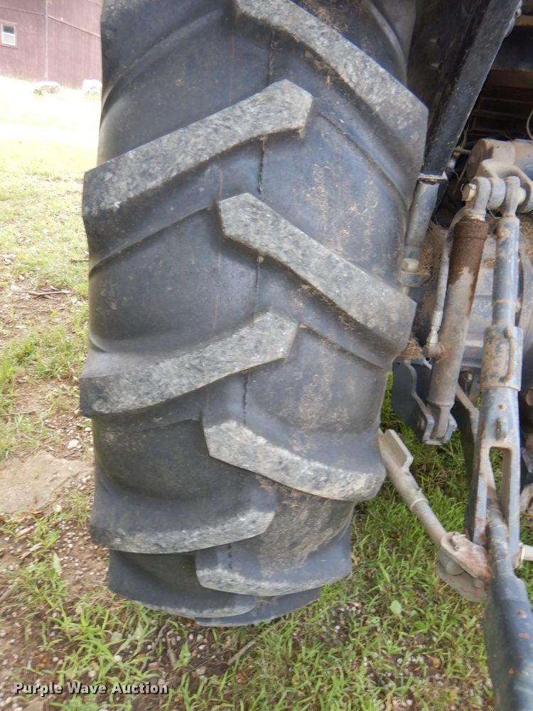 image for item DG4827 1998 New Holland TS100 tractor