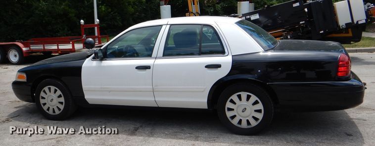 image for item DG4833 2011 Ford Crown Victoria Police Interceptor