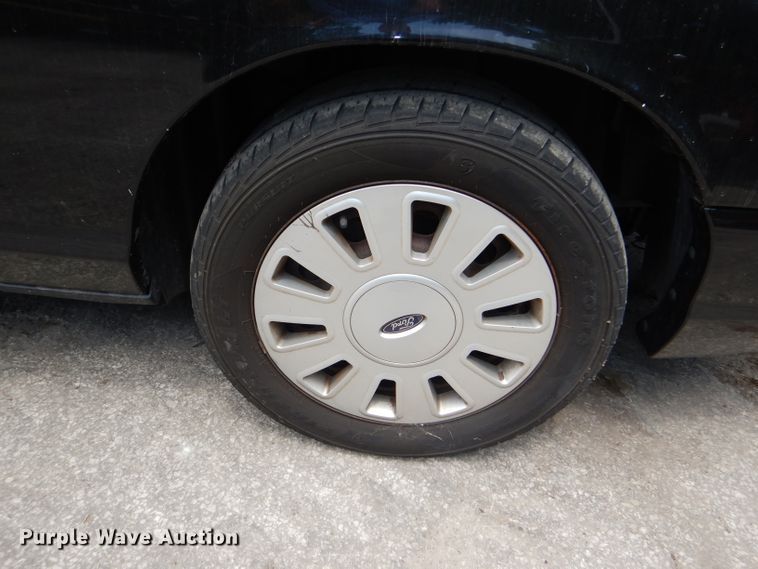 image for item DG4833 2011 Ford Crown Victoria Police Interceptor