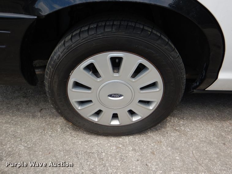 image for item DG4833 2011 Ford Crown Victoria Police Interceptor