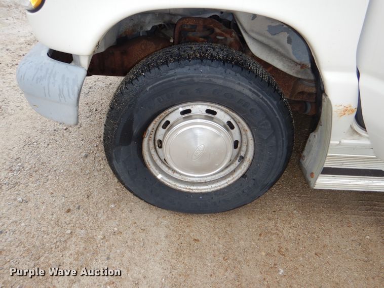 image for item DG4843 1996 Ford Club Wagon van