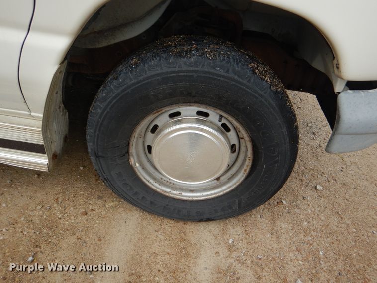 image for item DG4843 1996 Ford Club Wagon van