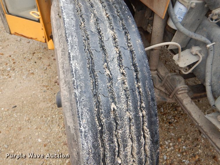 image for item DG4844 1997 International 3800 Thomas school bus